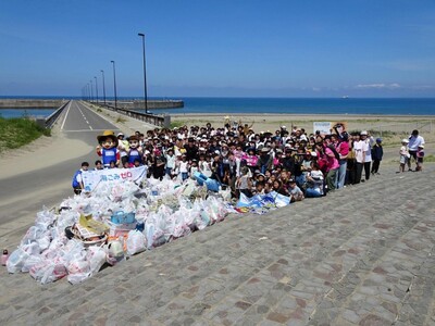 出発!釣りキチ三平ごみ拾い隊 自然に感謝!マリンスポーツの聖地 岩城浜ビーチクリーンを実施