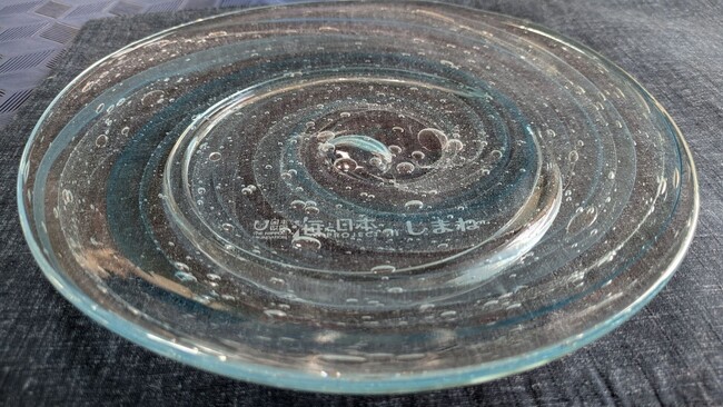 海と日本プロジェクトinしまね×川辺雅規（ガラス工房IZUMO）コラボ商品　島根の海をイメージしたガラスの器「海のうつわ」完成！