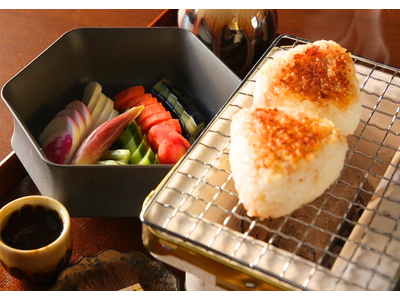 浅草に“焼きおにぎり”体験が誕生。創業230年・河村屋プロデュースの茶屋「八重乃香」にて提供開始