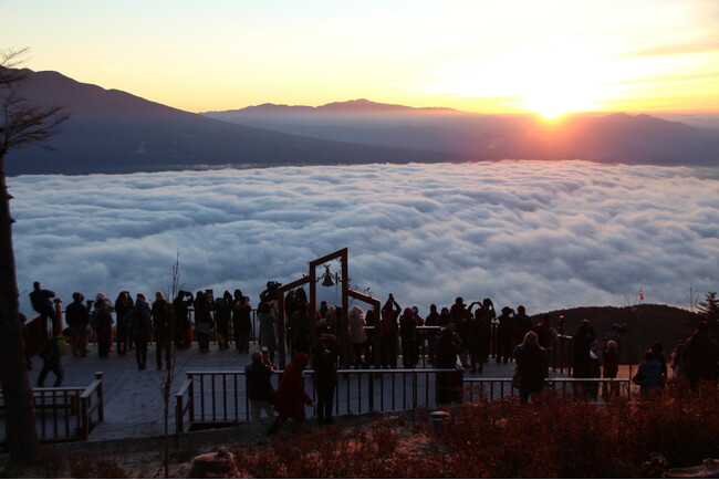 晩秋の入笠山トレッキング。日本百名山30座以上×雲海×三段紅葉が見頃に