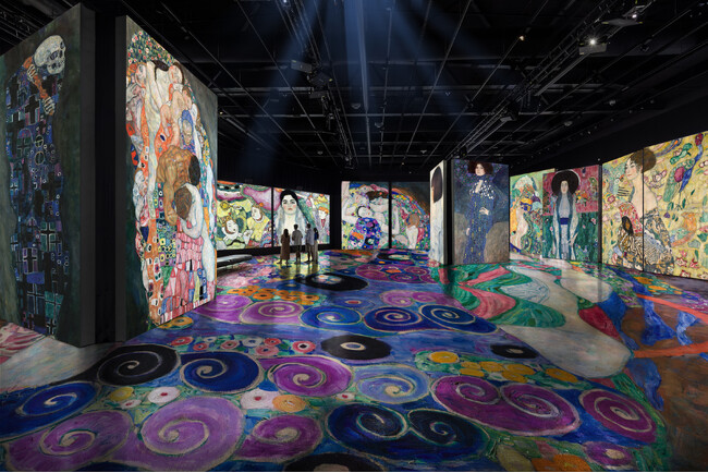 【世界初開催！】黄金の世界を旅する没入型展覧会「クリムト・アライブ」