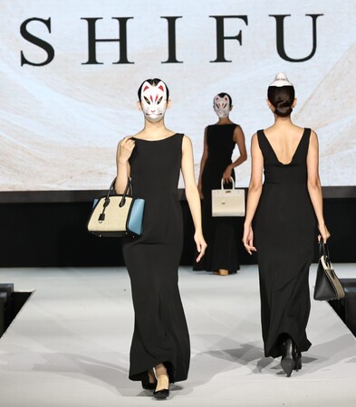 広島発のバッグブランド「SHIFU」、マレーシアの国際ファッションショーで日本の伝統織物「紙布」を発信。次なる舞台はサウジアラビアへ