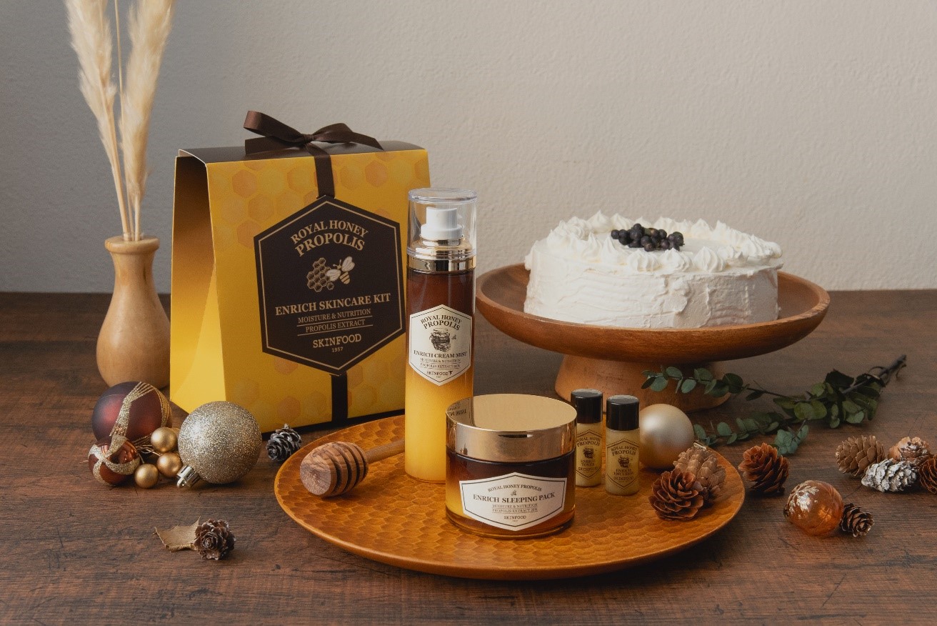 一年頑張った自分に贈る　スペシャルなスキンケアギフト SKINFOOD　クリスマスコフレ限定発売ロイヤルハニープロポリス スキンケアキット 2022年11月2日(水)　数量限定発売