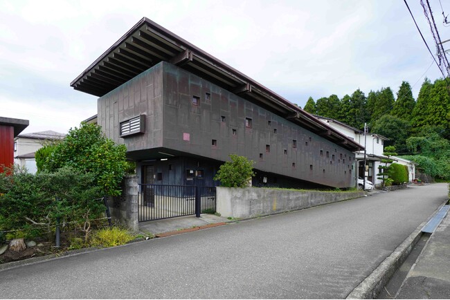 異端の建築家・渡邊洋治の最晩年の傑作「斜めの家」に泊まって学ぼう！