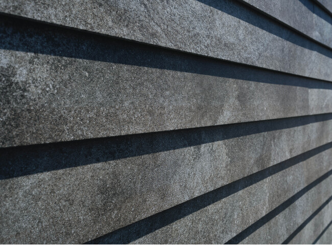 「石の本質を、建築の力へ」REALDEシリーズ新ラインナップ誕生！石材特有の濃淡や奥行きを精密に再現。リアルデ(R)/ストーンタイプ発売。