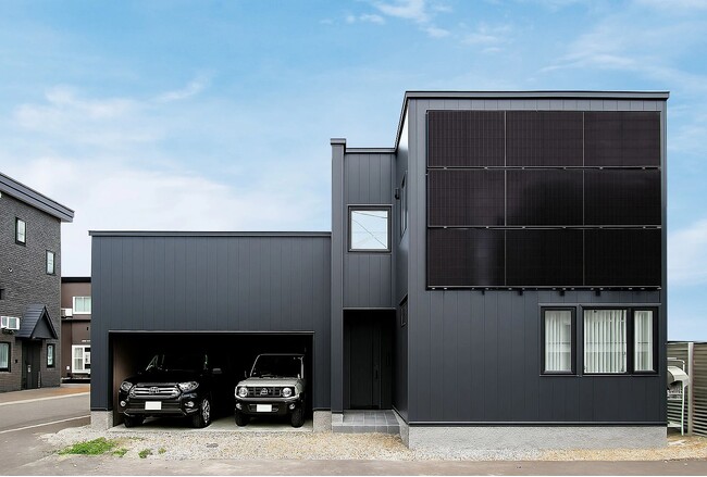 テスラ蓄電池 × 壁面太陽光パネルで“電力自給自足の最大化”を提案するGX住宅が、札幌・白石区に常設モデルを2025年8月23日公開