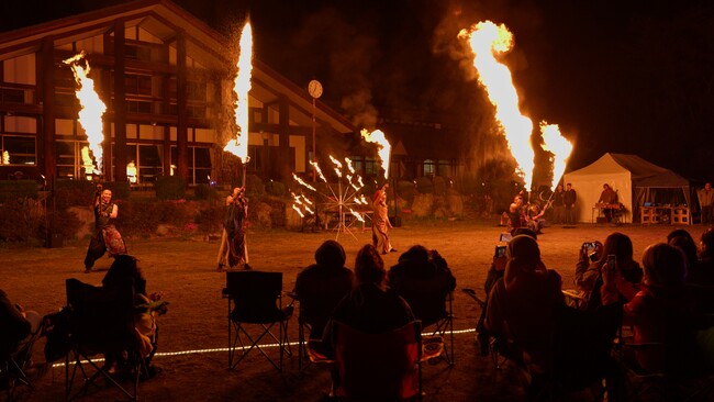 【開催速報】夜の廃校が炎に包まれる3日間が開幕！炎の祭典『Art Fire Festival 2026』、国内外のトップパフォーマーが集結。ワークショップと実験的演出が融合した特別な3日間の幕が開く。