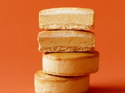 『あさぎり牛乳』秋冬限定の新フレーバー〈キャラメル〉が登場！人気の「リッチミルクサンド」「生パンケーキサンド」で味わう、濃厚キャラメル。