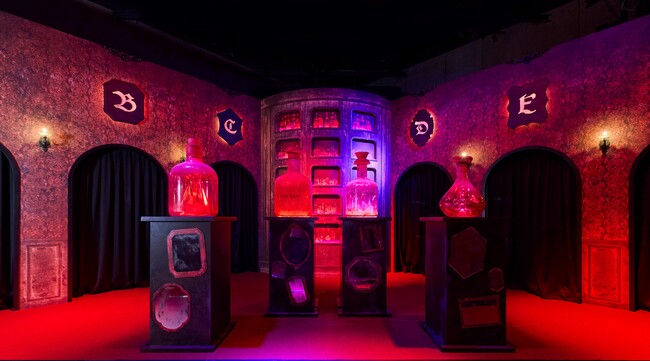 KATE×ユニバーサル・スタジオ・ジャパン共創アトラクション『18番地の魔女 ～感情と戯れる魔女の館～』本日2025年9月5日（金）より『ハロウィーン・ホラー・ナイト』期間限定でついにオープン！