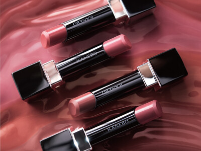 もっちりとした弾力のある厚みツヤ膜で、脈打つような仕上がりが続く。生命感ラスティングルージュ「ルージュスターヴァイブラント」に艶やかに酔いしれる美粘膜カラーの新色が登場