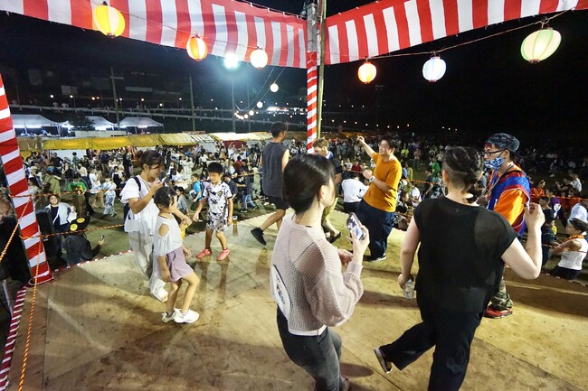 ダム湖のほとりで老若男女がダンシング☆ 高知県香美市の名物“お山のディスコ”こと「第63回奥物部湖湖水祭」開催【イベントレポート】2025年8月14日（木）に開催の「第63回奥物部湖湖水祭」