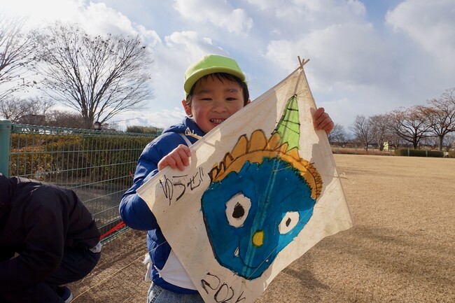 物部川からの風と家族の力で、天高く！「第50回 三世代交流新正凧あげ大会」開催【イベントレポート】