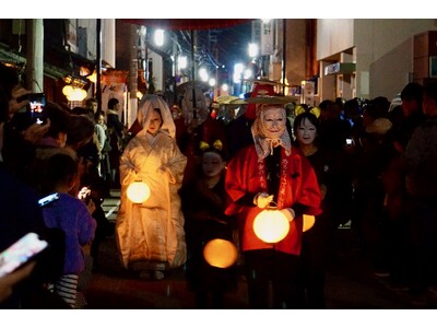 赤岡の町を妖しく美しい狐の嫁入り行列が練り歩く「狐の夜市」開催【イベントレポート】