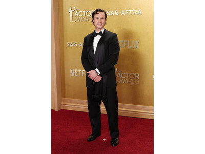 �y�E�u���z�A���i�X�E�t�F�_�����B�V���X�ƃ}�V���[�E���X���A�u��32��A�N�^�[�܁v���܎��ŃE�u���𒅗p