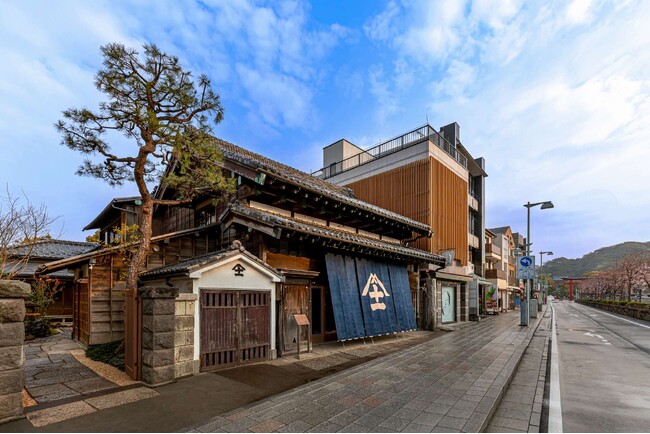 【鎌倉・若宮大路】明治33年創業の老舗酒屋「三河屋」が、8年のプロジェクトを経て、2026年5月30日に再オープン。全国初の官民学連携で建築基準法適用除外により、国の有形文化財の保存を実現