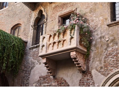 イタリア「ジュリエットの家」でシェイクスピアの最も有名なカップルのように暮らそう！Airbnbだけのバレンタインデー特別企画