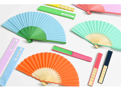 BASIC AND ACCENT×西川庄六商店のコラボレーションによる別注カラーの扇子が登場。4月10日(金)より全国のBASIC AND ACCENT店舗・オンラインストアにて販売開始。