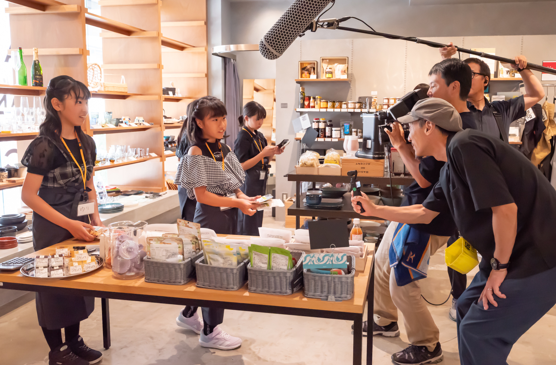 【広島ホームテレビ主催】子どもたちが“未来の店員さん”に。「ひろしまキッズおしごと探検隊」をBASIC AND ACCENT広島店で実施