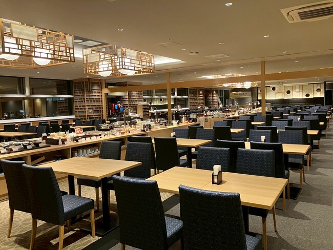 大阪南港の夜景を一望できる絶景レストランにてディナービュッフェ営業スタート！リブマックスさきしまコスモタワーホテル17Fレストラン。