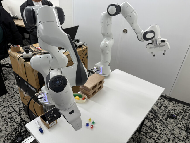 Franka Robotics GmbH社製のロボットを活用した自律双腕タスクデモの開発を開始