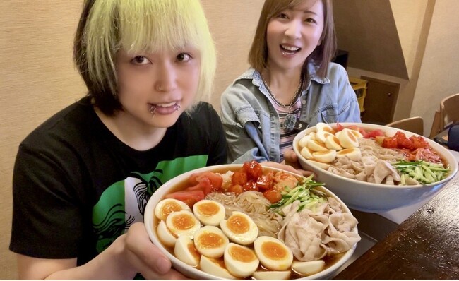 【重量4kg超！】大食いタレント三宅智子さん＆ザアザア亞んさんがトッピングマシマシ大盛り冷麺に挑戦！東京冷麺の超大盛メニューに挑んだ衝撃の記録がYouTubeで公開