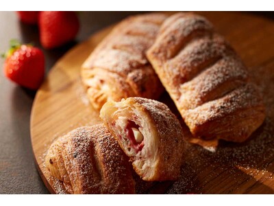 【季節限定】甘酸っぱい香りが春の訪れを感じる『クロワッサン いちご』が登場