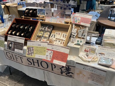 GIFTSHOP-港- 大手町の森マルシェに参加しました。多くのお客様と交流し、今後に向けて成長を目指します。