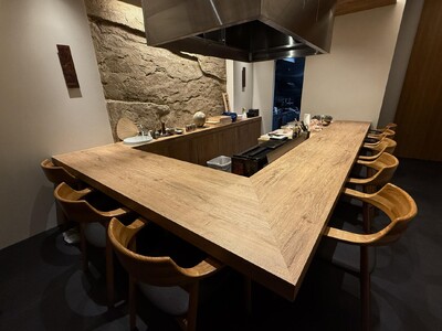寒さ対策にATTA-COUNTERを新導入。焼き鳥の名店「から嶋」、2025年6月3日グランドオープン