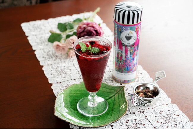 【シナグロブリティッシュセレクションByマダムヒロミ】オーガニックティーブランドTea Bird Teaより、新ノンカフェインティー「有機ベリーブラッシュティー」を新発売
