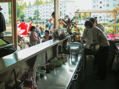 【多摩ニュータウン】福祉への“見えない境界線”を薄める「ナチュラルワインバー」が、11月8日に諏訪名店街の多機能型循環施設『modoki』でオープン