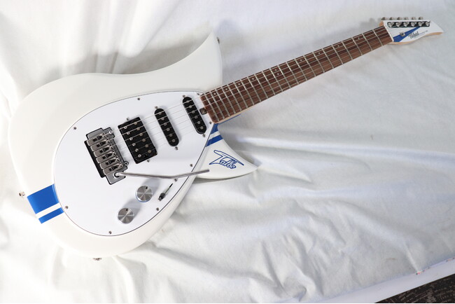 大阪・関西万博で東海楽器が東海道新幹線の再生アルミを使用したギターが展示されました