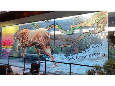 ���K���X���u��������L���v�ɕς��B���{�����w�H�Ƃ��L�b�g�p�X�ɂ��E�B���h�E�A�[�g�����Ɖ��B�����x�C�����v�����X�z�e�����ł̎��ё����B