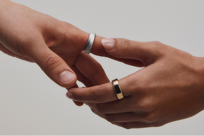 ŌURA、世界最小*のスマートリング「Oura Ring 5」を発表