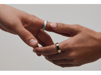 ŌURA、世界最小*のスマートリング「Oura Ring 5」を発表