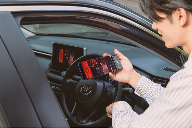 ワイヤレス投影でケーブルいらず、スマホ画面を車内の大画面へ――iPhone15以降＆DP対応Androidで使えるGetPairr Mirror Cast、1万円台から驚きの操作感と快適ドライブを実現