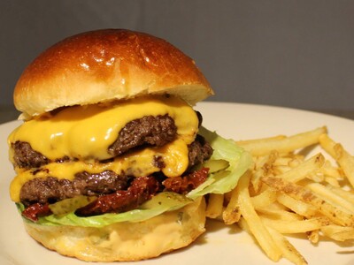 2/1（木）麻布十番に大人のバーガーショップ「Wiz Kitchen」がグランドオープン！