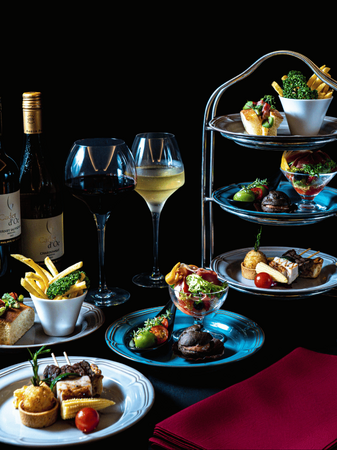 沖縄のサンセットから夜景までをホテル最上階のバーで味わう＜トワイライトアフタヌーンティー＞フリーフロー付きで提供【ラグナガーデンホテル】