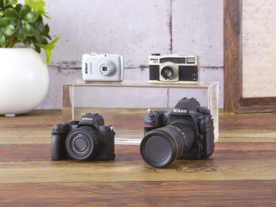 ��l�C�~�j�`���A���V���[�Y���e�I�K�V���|��(R)?�uNikon �~�j�`���A�J�����R���N�V����2�v���j�R���v���U�����E���ɂĐ��ʌ���Ŕ̔��J�n