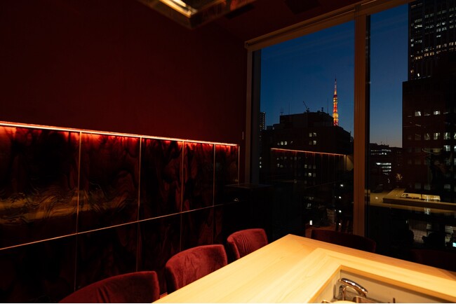 東京タワーを望む6席の鮨店「鮨KOUMEI」──非日常を愉しむ、至高の鮨体験を。