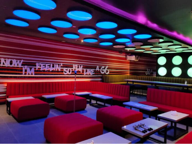 マレーシア大手カラオケチェーン「Loud Speaker」をグループ化