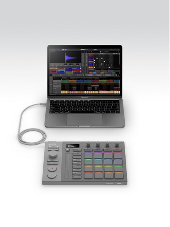 AlphaTheta�̉��y����R���g���[���[�uSLAB�v�����ۓI�Ɍ��Ђ���f�U�C���܁uiF�f�U�C���A���[�h 2026�v�����