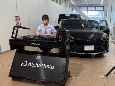�y���ヌ�|�[�g�z���f���琶�܂ꂽ�d�C���ADJ�̉��ɁI �g���^�uMIRAI�v����̋��d�ŁA���d�R��CO2�r�o�ʂ��팸