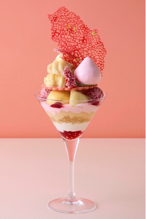 【リーガロイヤルホテル大阪】桃の魅力を重ねた、心華やぐサマーデザート「Royal Peach Parfait（ロイヤル ピーチ パフェ）」