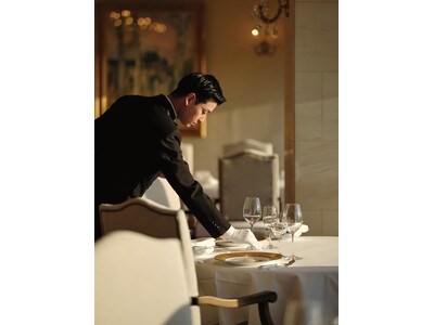 【リーガロイヤルホテル大阪】日本唯一、世界基準のレストランサービスコンクールの決勝大会で「レストラン シャンボール」岩本 啓史（いわもと ひろふみ）が優勝