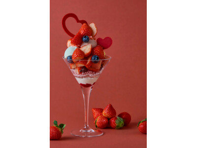 【リーガロイヤルホテル大阪】期間限定！心ときめくいちごをぎゅっと詰め込んだ「ロイヤル ストロベリーパフェ」