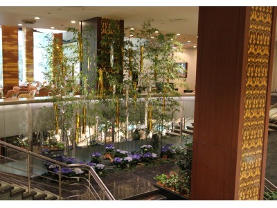 【リーガロイヤルホテル（大阪）】全長約4メートルの笹飾りを設置。リーガロイヤルホテルの七夕