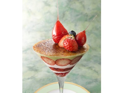 【リーガロイヤルホテル（大阪）】つややかな春苺の魅力を盛り込んだパフェ「いちごデザートフェア」
