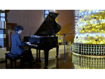 会員制リゾートの特別な夜、奥田弦 エクシブ六甲 サンクチュアリ・ヴィラのクリスマスツリー点灯式にて祝奏