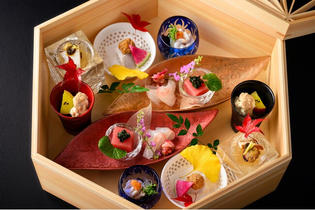 六本木の喧騒を離れた隠れ家和食「吾響 -Elemental Restaurant-」が、名物「対馬の金穴子一本飯」を、ランチ・ディナーともに予約制で提供開始。対馬産金穴子を一本丸ごと味わう贅沢体験を。