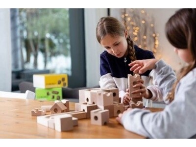 �q�ǂ������̒��ϗ͂�n���͂����a�ւƌq����X�C�X���ؐ��ߋ�uCUBORO�v���h�C�c���ە��a���֊�